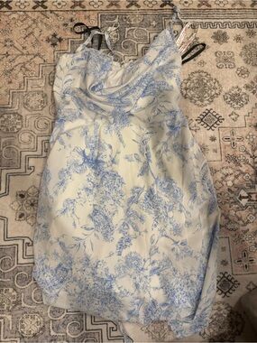 Missguided + White Mini Skirt with Blue Floral Print